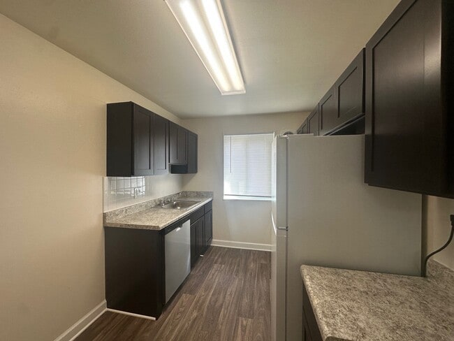 Foto del edificio - White Oak Garden Apartments