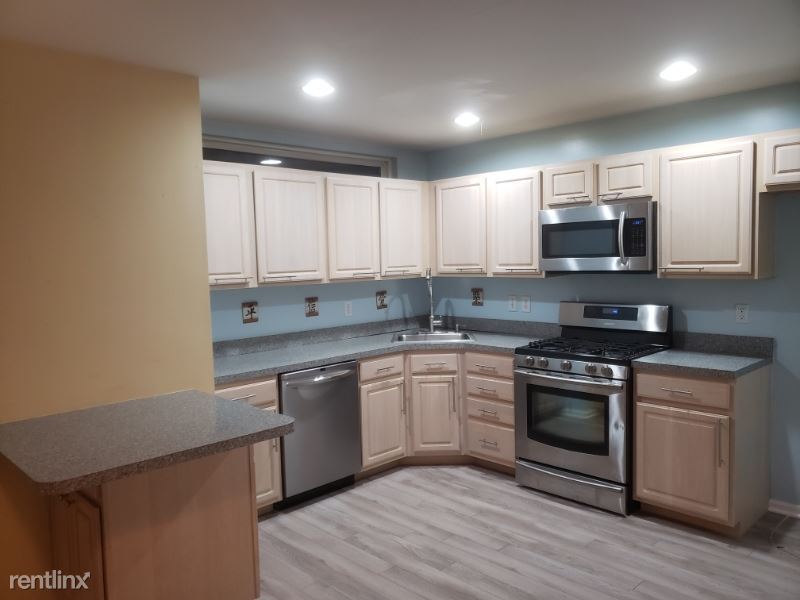 Foto principal - 3 br, 3 bath Townhome - 21 Patcong Dr