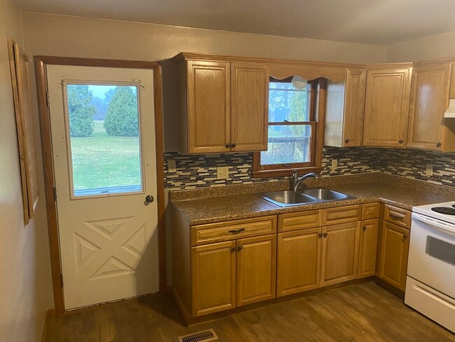 Kitchen - 3058 E County Road 50