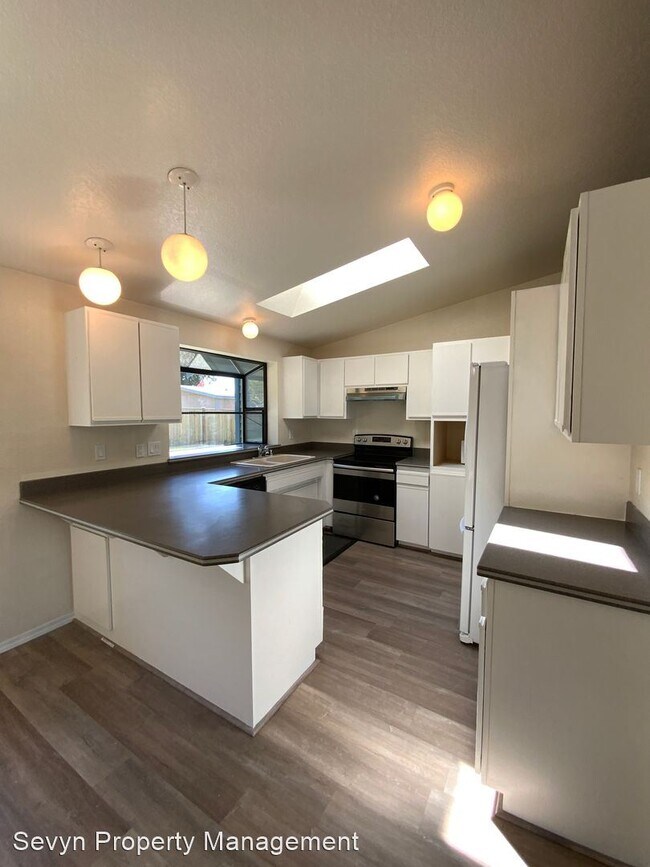 Foto del edificio - 3 br, 2 bath House - 7324 48th Ave W.