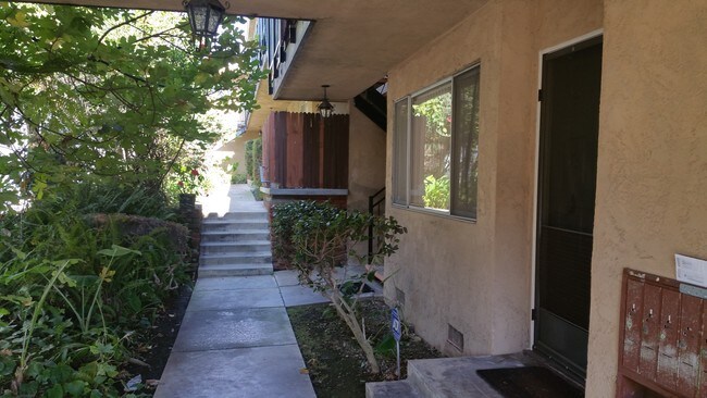 Building Photo - 131 W 64th Pl