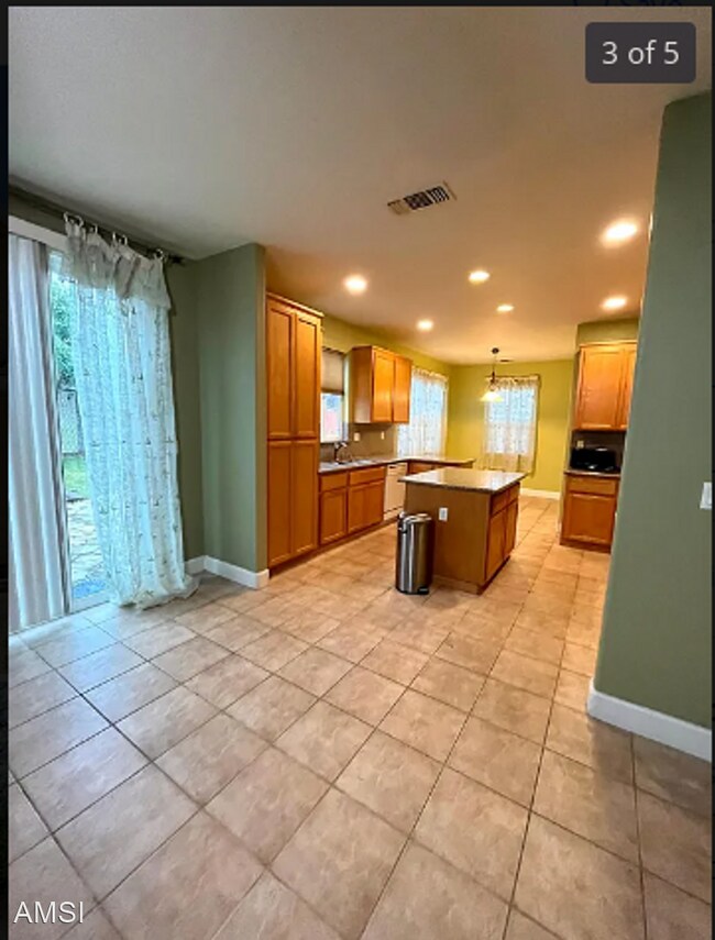 Building Photo - 4 br, 3 bath House - 22736 Canyon Ct