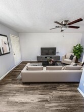 Building Photo - 9011 Parkette Dr