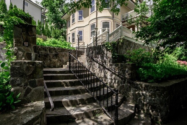 Foto del edificio - 18 Atherton Rd