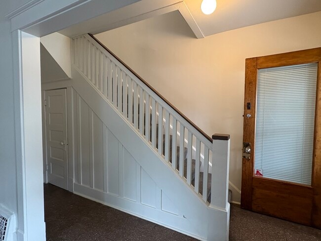 Foto del edificio - 228 E Bloomington St