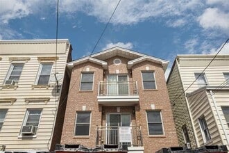 Building Photo - 150 Congress St