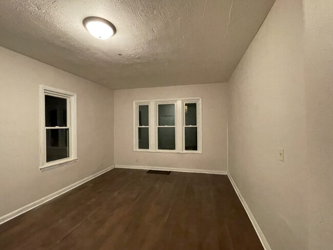 Foto del edificio - 6121 12th Ave