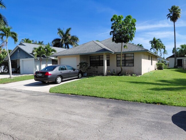 Building Photo - 1322 Pines Ln