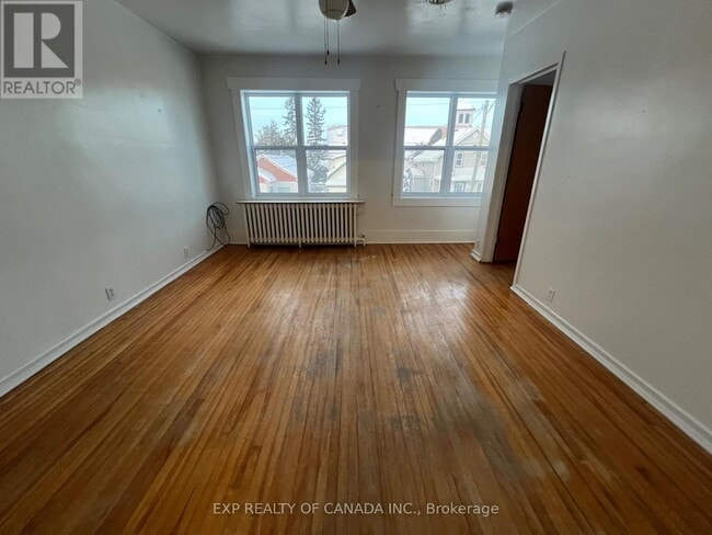 Photo du bâtiment - 82 Dwyer Ave