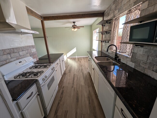 Foto del edificio - 5034 E 17th St