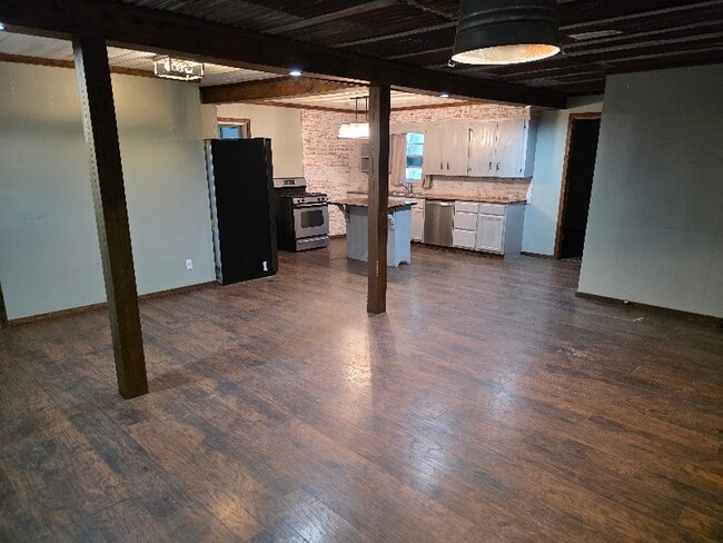 Building Photo - 305 Rogers Ave