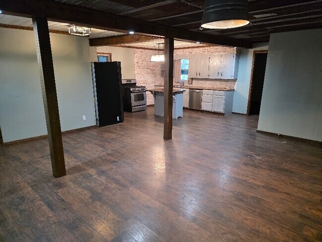 Foto del edificio - 305 Rogers Ave