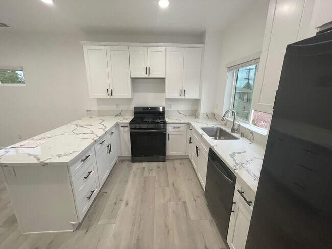 Building Photo - 5045-5047 Campanile Dr