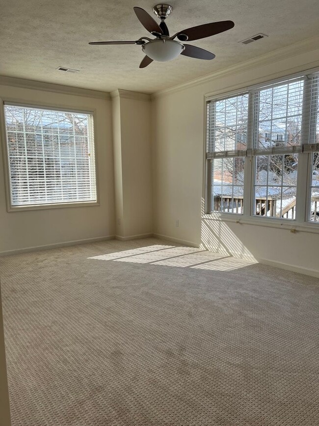 Building Photo - End Unit Townhome for Rent in Taylor Springs