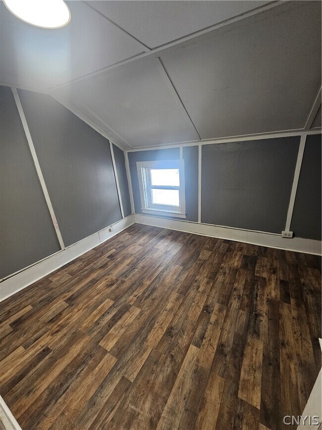 Foto del edificio - 8 S Main St