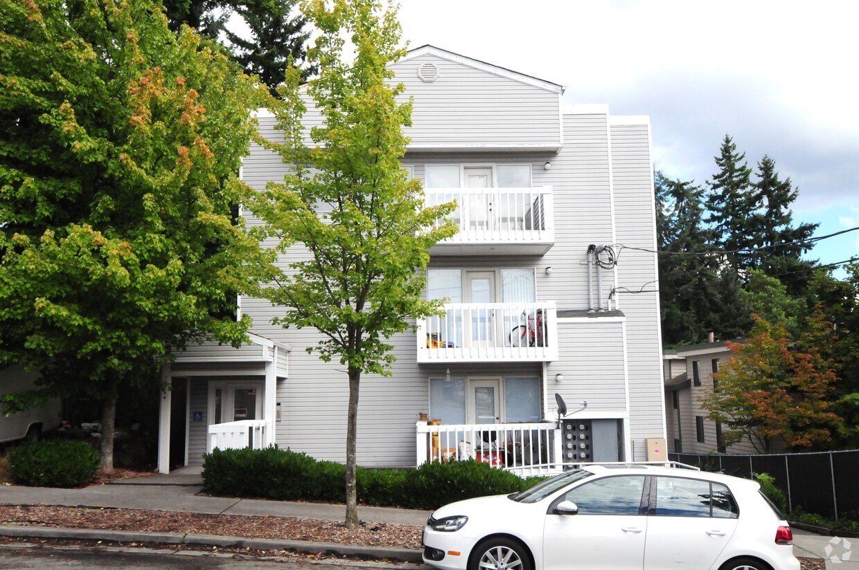 Building Photo - 13744 Midvale Ave N