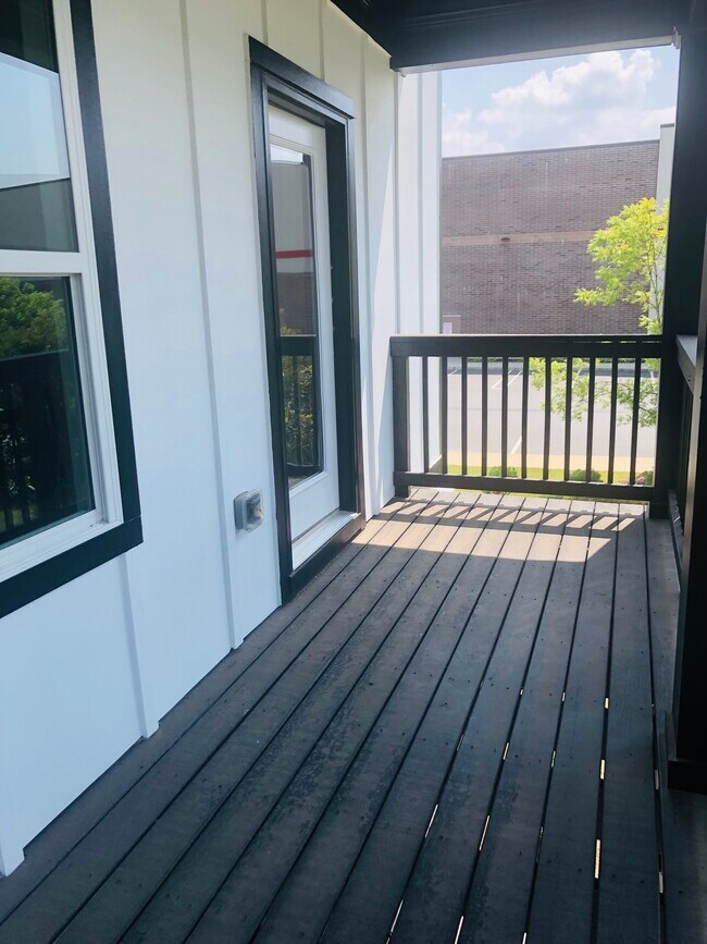 Deck - 501 Hampton Xing