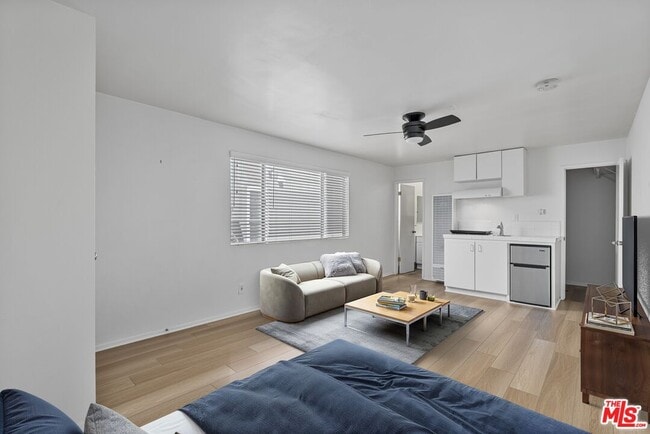 Building Photo - 122 Buccaneer St