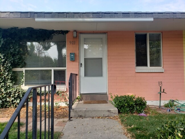 Front - 903 E Laird Ave