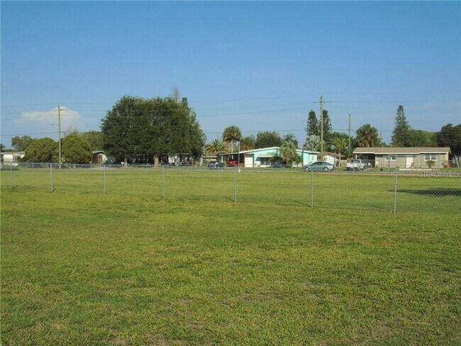 Building Photo - 6321 La Brea St
