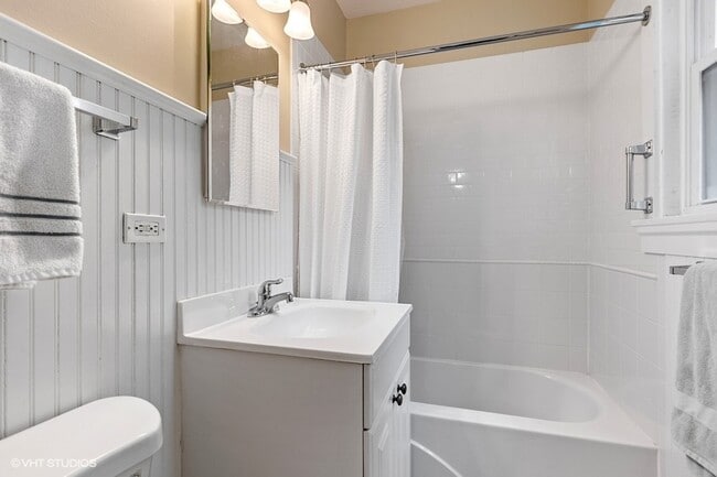 Building Photo - 935 Judson Ave