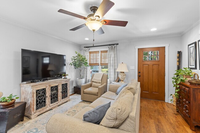 Photo - 2119 Wilmore Dr House