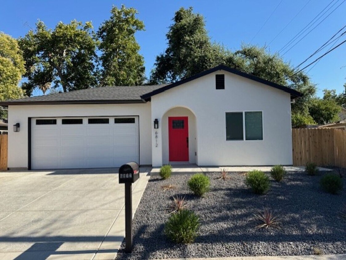 Foto principal - Home for Rent in Fair Oaks, CA
