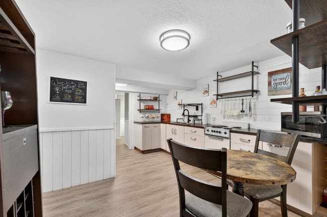 Building Photo - 1821 6th Ave