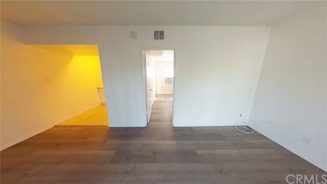 Building Photo - 2025 E Whiting Ave