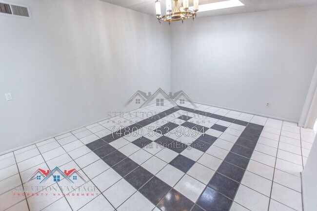 Building Photo - 1168 E Alameda Dr