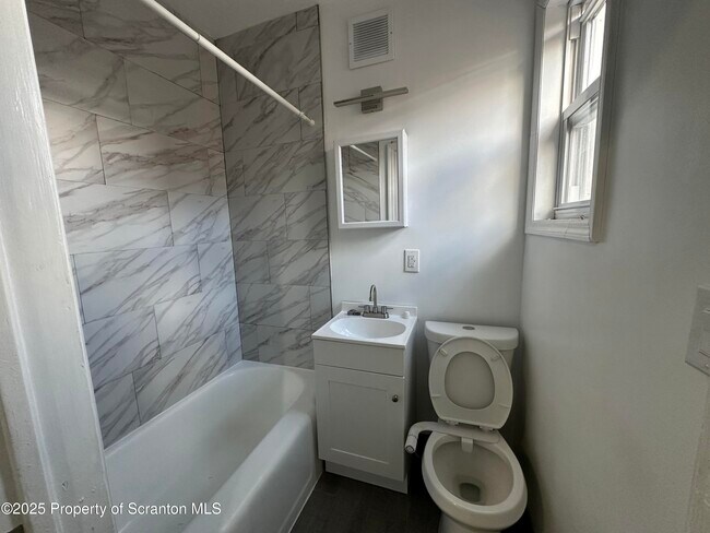 Foto del edificio - 306 Wyoming Ave