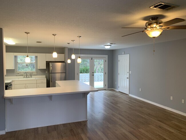 Building Photo - 181 E Pinehurst Dr
