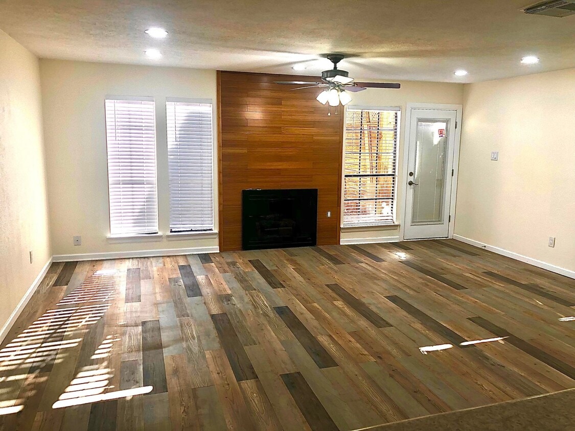 Primary Photo - 17327 Saturn Ln