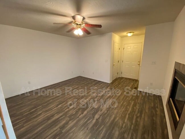 Building Photo - 3037 N Fremont Ave