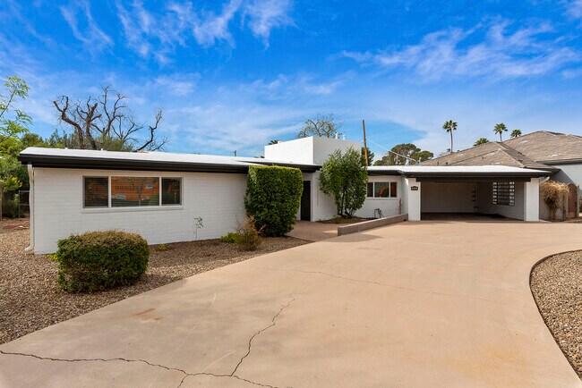 Building Photo - 4445 E Flower St