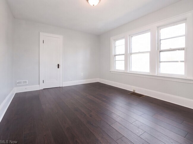 Building Photo - 12716 Thornhurst Ave