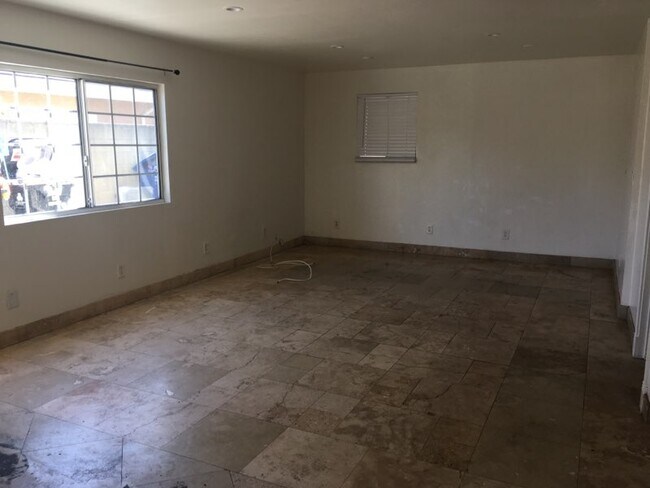 Foto del edificio - 1128 Fries N Ave