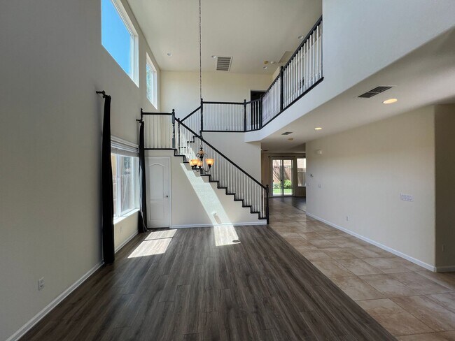 Foto del edificio - Gorgeous Stone Creek Home!