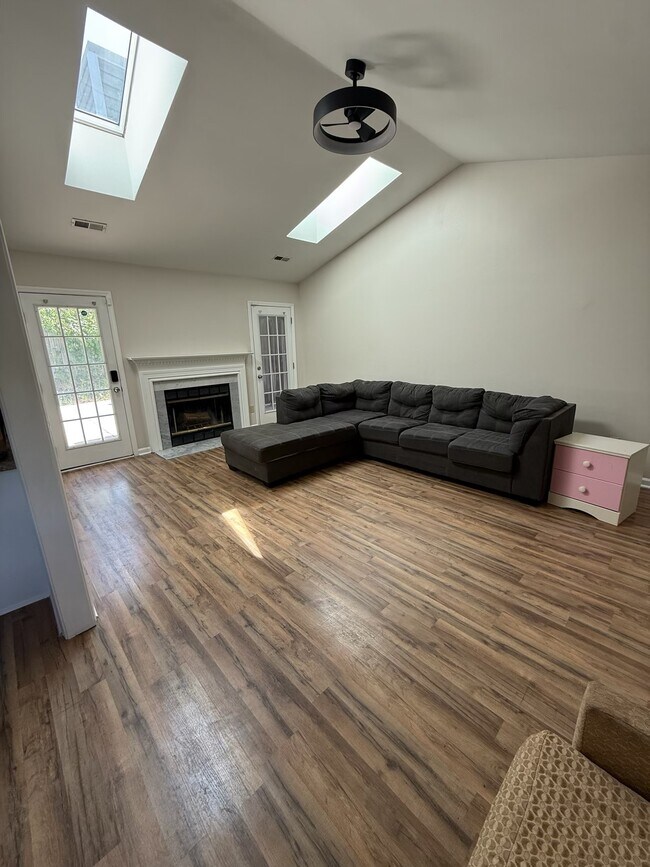 Foto del edificio - 3216 Timberwolf Ave