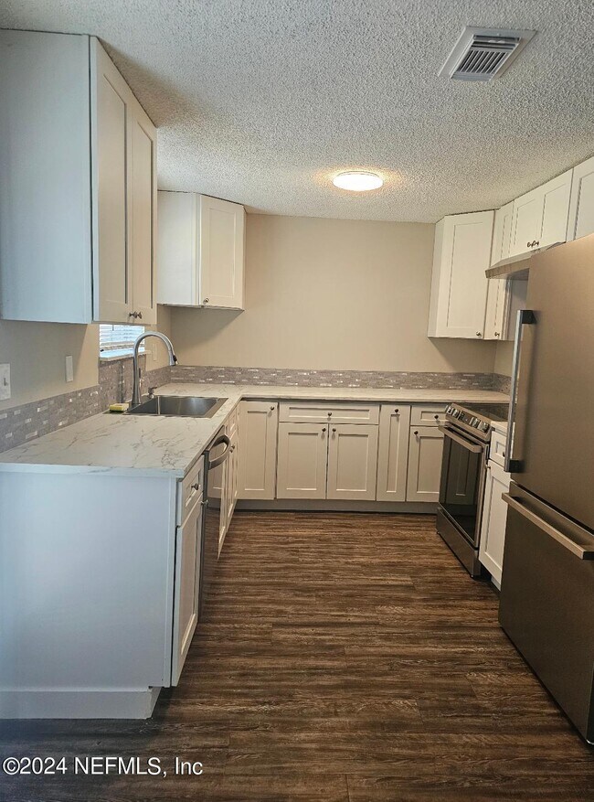 Foto del edificio - 2879 Tanglewood Blvd