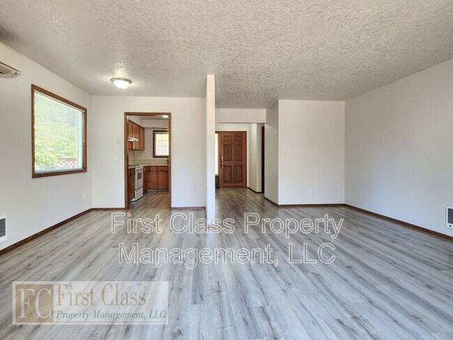 Building Photo - 1117 NE 181st Ave