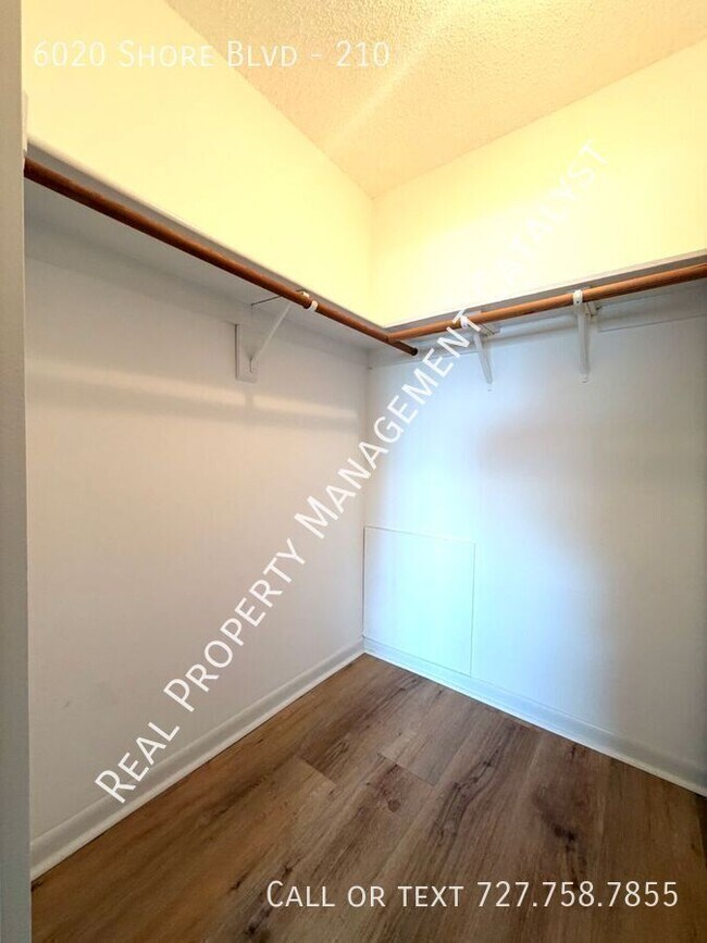 Foto del edificio - 6020 Shore Blvd S