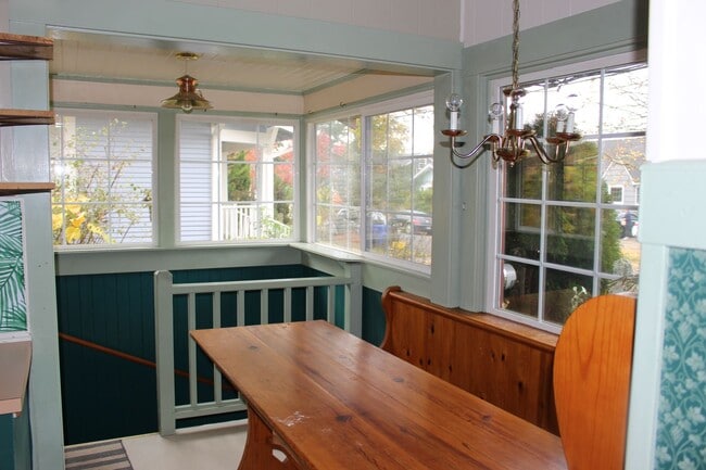 Photo - Charming bungalow with bonus office or Art... House