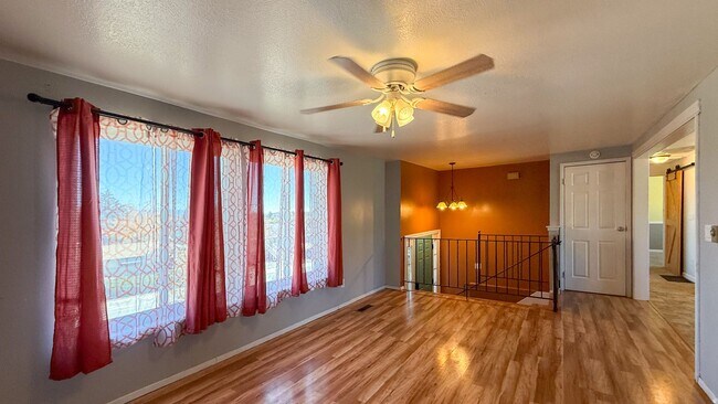 Foto del edificio - 4 bed 2 bath home