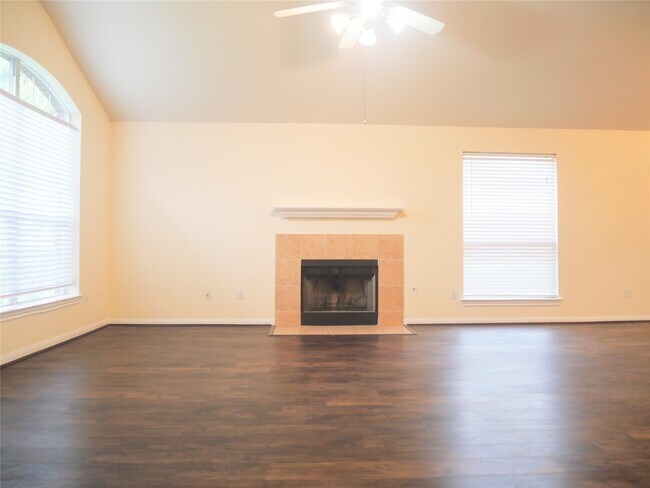 Foto del edificio - 2311 Flint Brook Ct