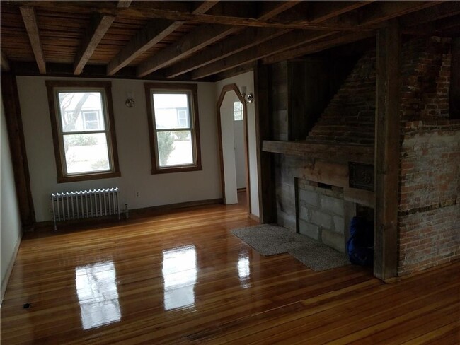 Building Photo - 91 Maple Ave