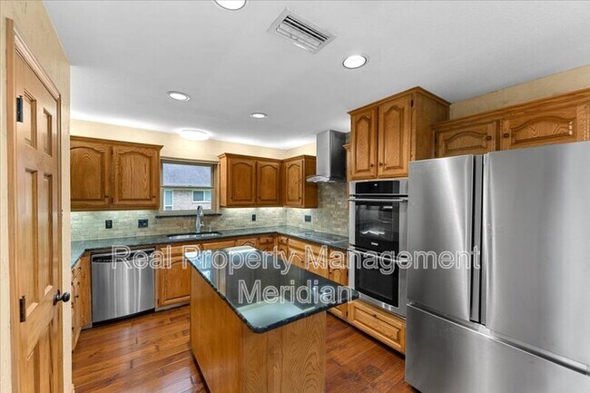 Foto del edificio - 20 Timberline Dr