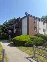 Building Photo - 707 Bedford St