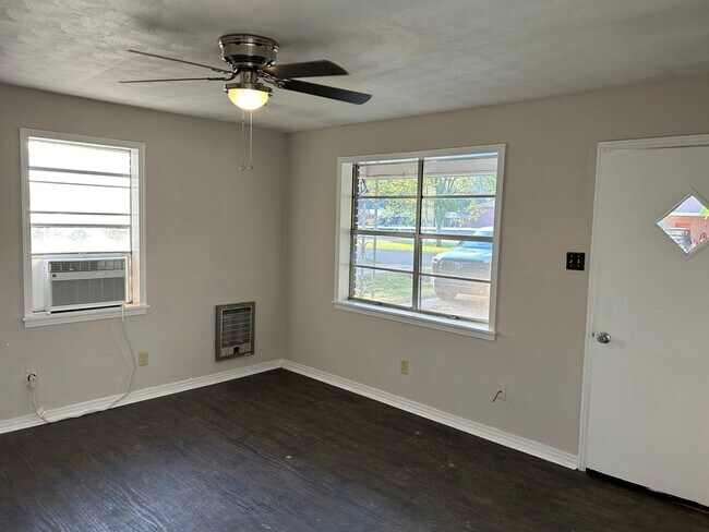 Foto del edificio - Rollins St 106/108 (duplex)