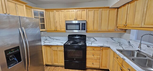 Building Photo - 3400 Foxcroft Rd